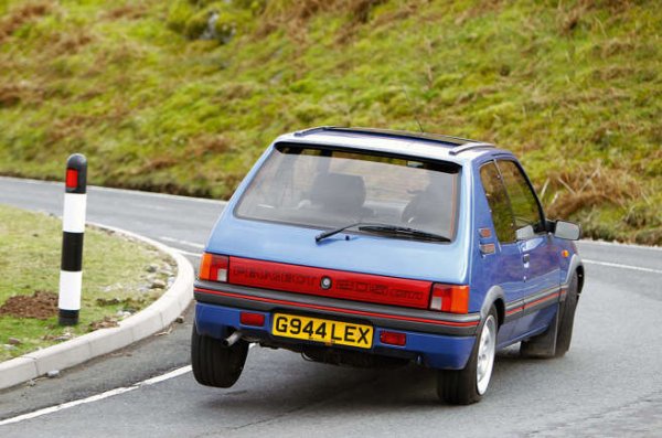 Достатъчно хора са правили достатъчно тестове през годините, за да се каже безспорно - 205 GTI е определящият хотхеч не само за своята епоха, но и за всяка друга. Шеметна комбинация от производителност, практичност и скандално добро управление. При това обвити в забележителен стил на достъпна цена.